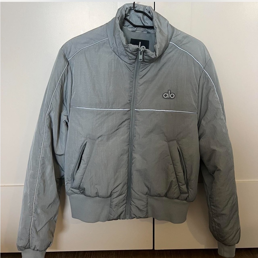 Alo yoga puffer jacket